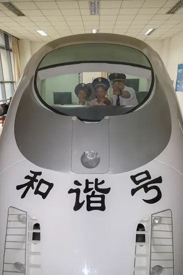 你有一份兒童節禮物,請查收 今天我來 開高鐵